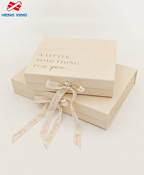 coffret cadeau avec couvercle à fermeture magnétique