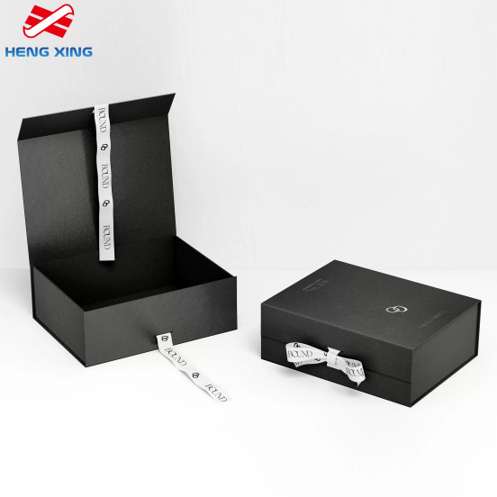 coffret cadeau avec couvercle à fermeture magnétique