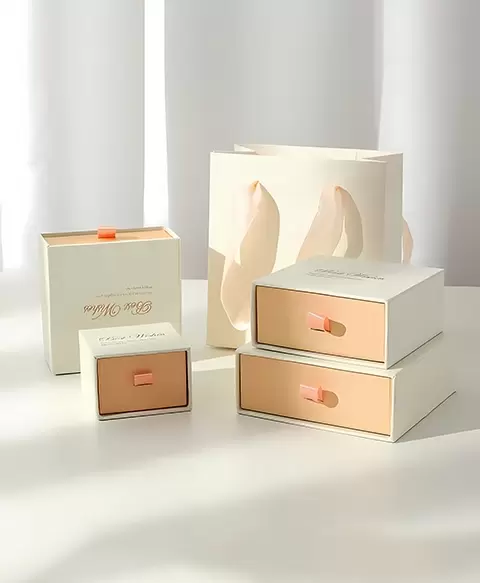 Boîte en carton à tiroirs 